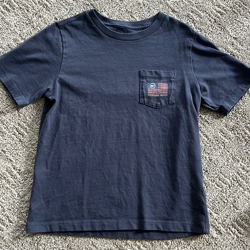 EUC Vineyard Vines Pocket Tee